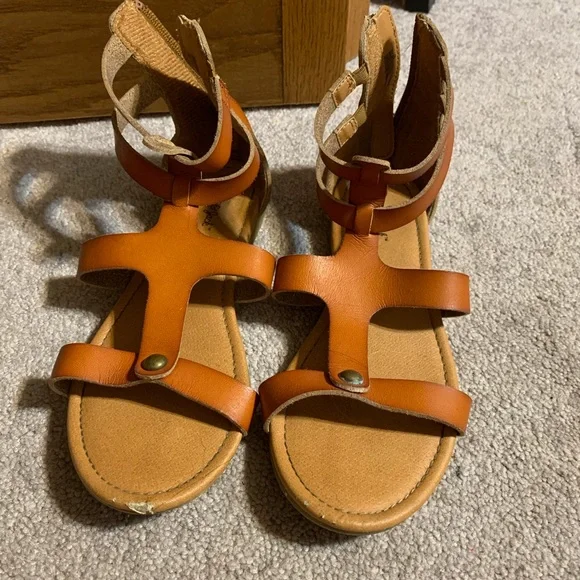 sandals - Picture 2 of 2